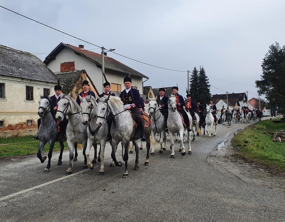 Konjogojstvena udruga „Slavonija“ organizira manifestaciju "Pokladno jahanje Bodovaljci 2024."