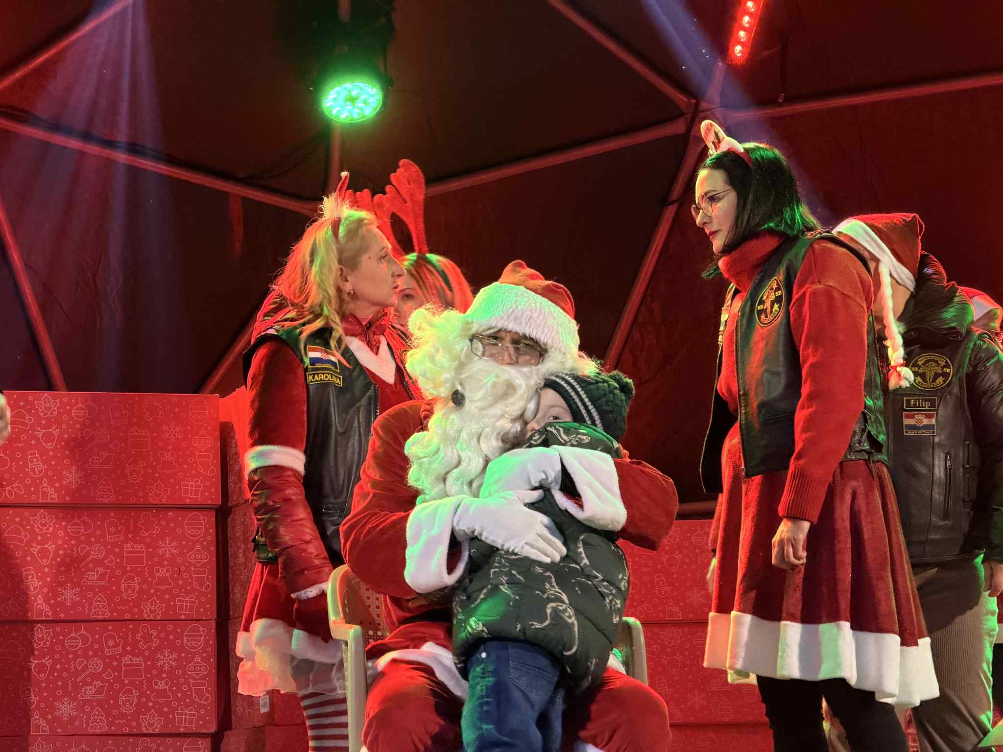 Moto Mrazovi i ove godine razveselili mališane u Slavonskom Brodu