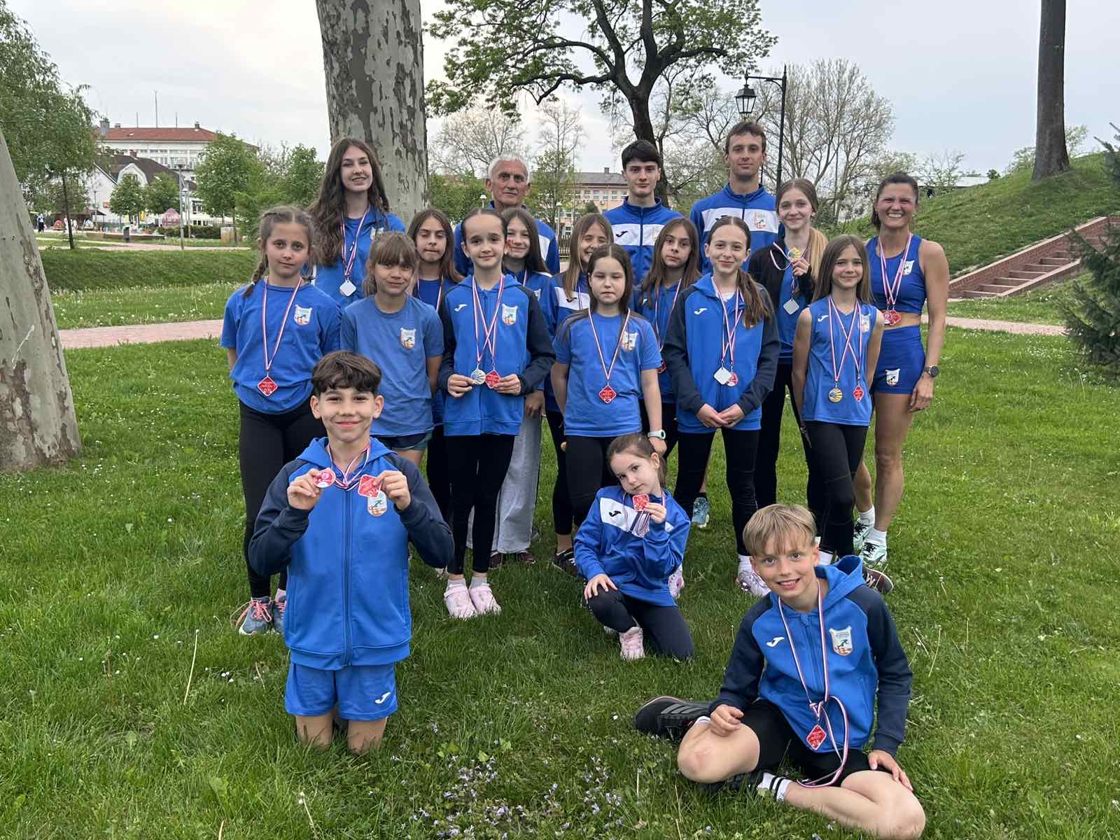 Veliki uspjeh AK Marsonije: 11 medalja na jubilarnoj 20. uličnoj utrci grada Virovitice