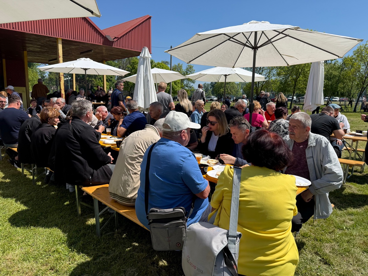 Sunce, druženje i mirisi roštilja i graha obilježili još jedno prvomajsko okupljanje na otvorenom