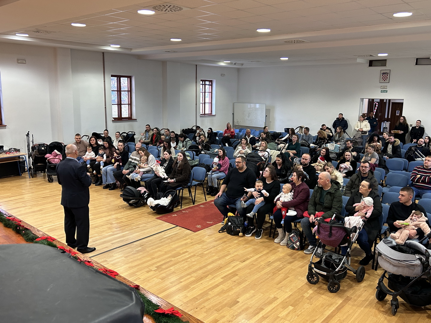 Božićnice za najmlađe Brođane: Održan svečani prijem za bebe rođene 2025. godine!