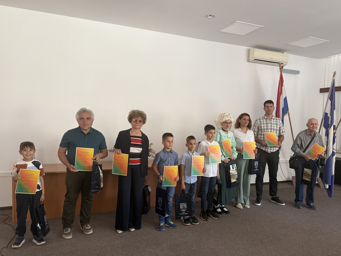 Brojke koje ostavljaju bez daha: Jedna brodska obitelj u godini dana pročitala više od 300 knjiga!