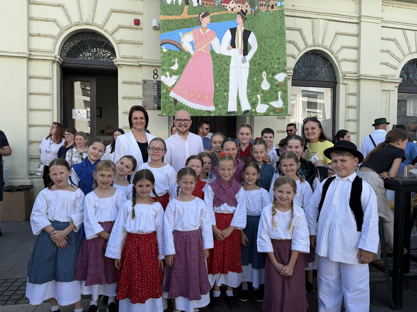 Pjesma, ples i veliko zajedničko kolo obilježili otvorenje 62. Brodskog kola