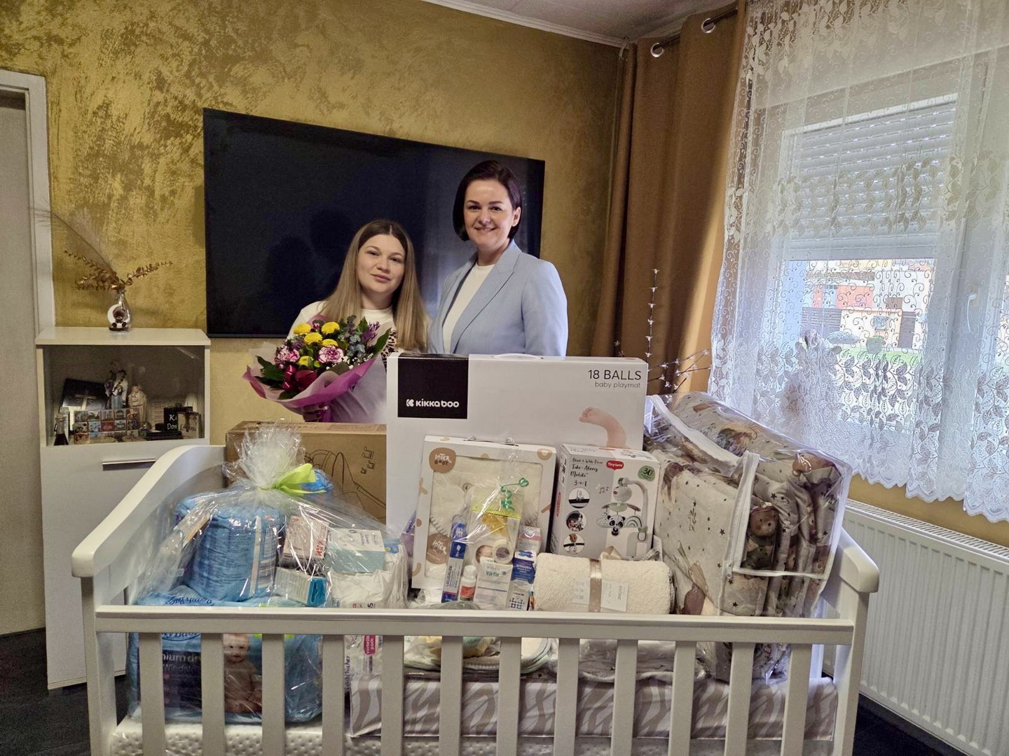 Od kreveta do kozmetike, sve što roditeljima treba: U Slavonskom Brodu podijeljeno još pet paketa za prvorođene bebe