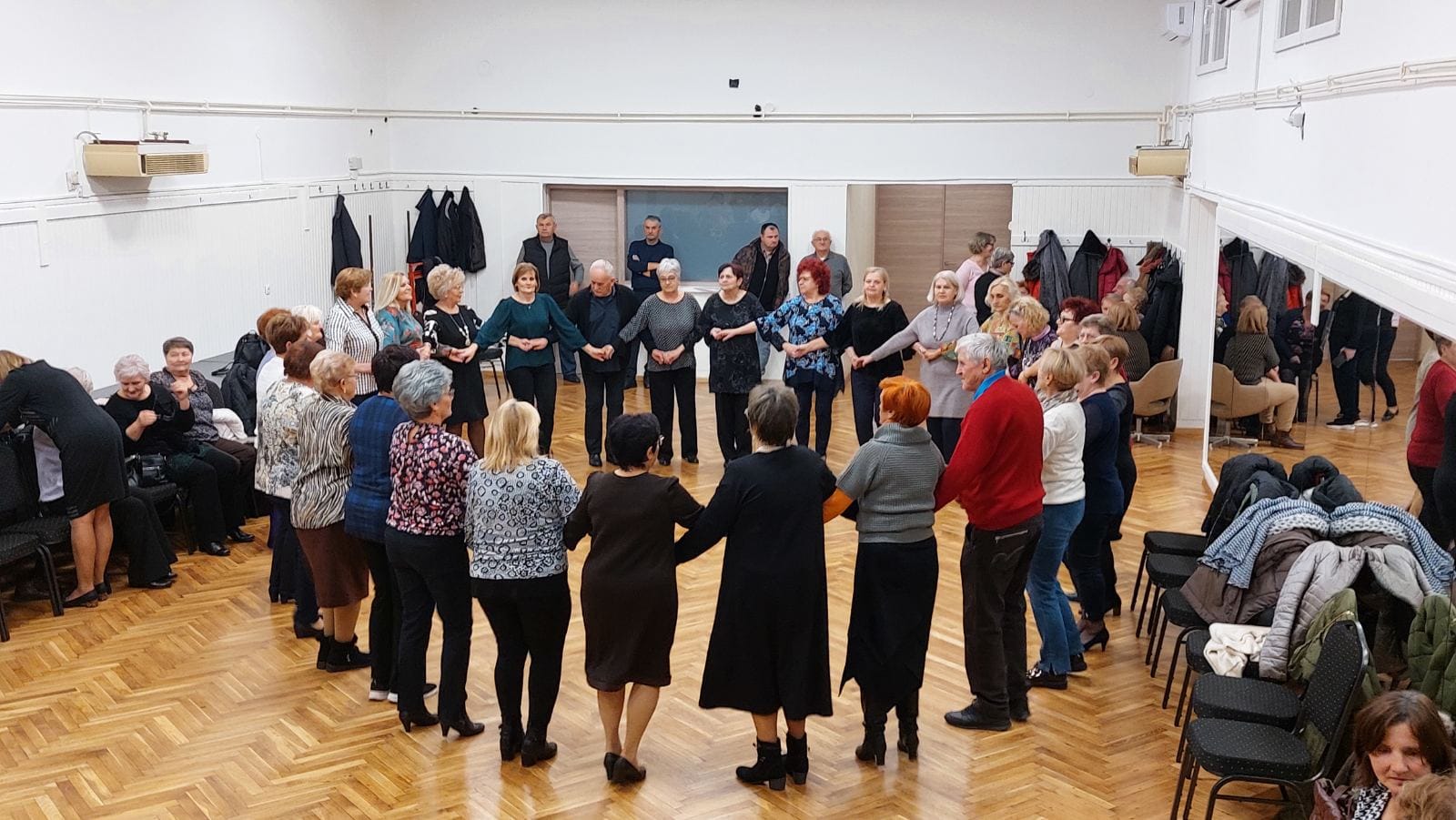 Nedjeljna večer rezervirana je za ples uz tamburaše i dobro raspoloženje