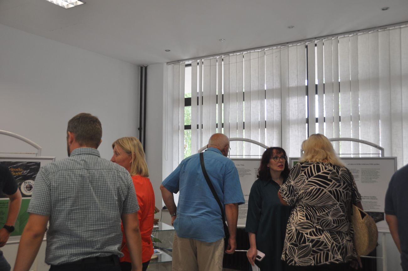 Izložba “Ljudi za prirodu, priroda za ljude” otvorena u Gradskoj knjižnici Slavonski Brod