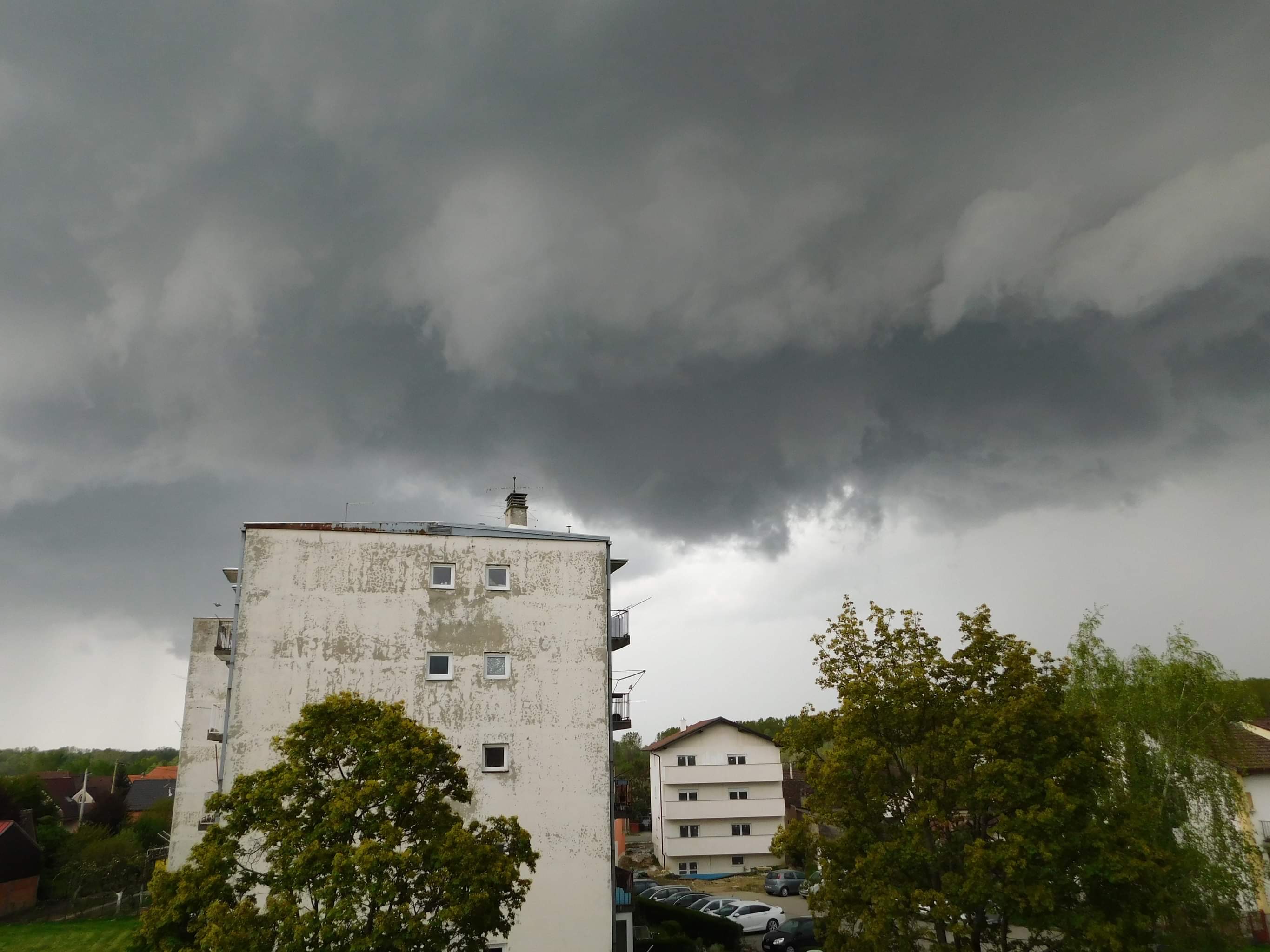 Promjenjiv utorak: Kiša, pljuskovi i osjetno svježije temperature diljem zemlje