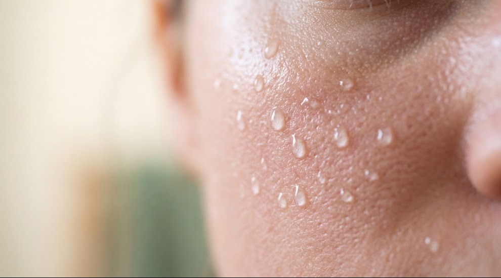 Lice vam je i dalje suho unatoč dobroj rutini? Krivac je navika s ručnikom koju radi 90% žena...