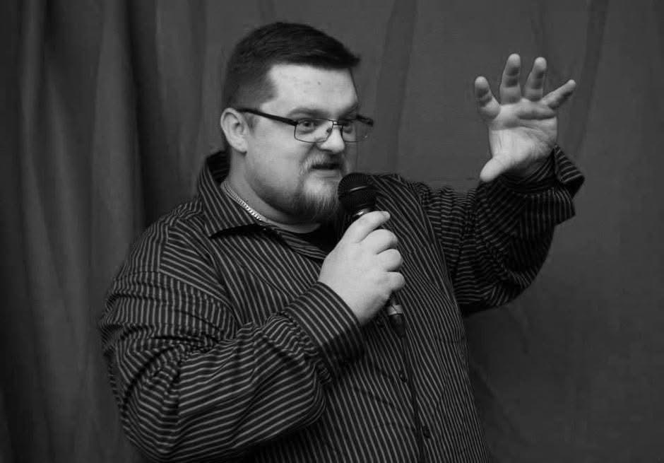 Od prvog javljanja zaljubio se u radijski eter, a velika strast bila mu je komedija: Ovog vikenda održava se 4. Memorijalni stand up za Ivana Prkačina