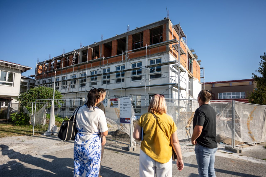 Učenici se vraćaju u matičnu školu u Garčinu, radovi na obnovi i dogradnji se nastavljaju