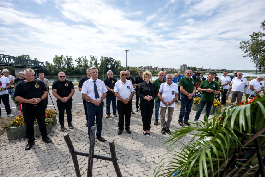 Trideset i četiri godine poslije, na obali Save ponovno su izgovorena imena poginulih branitelja