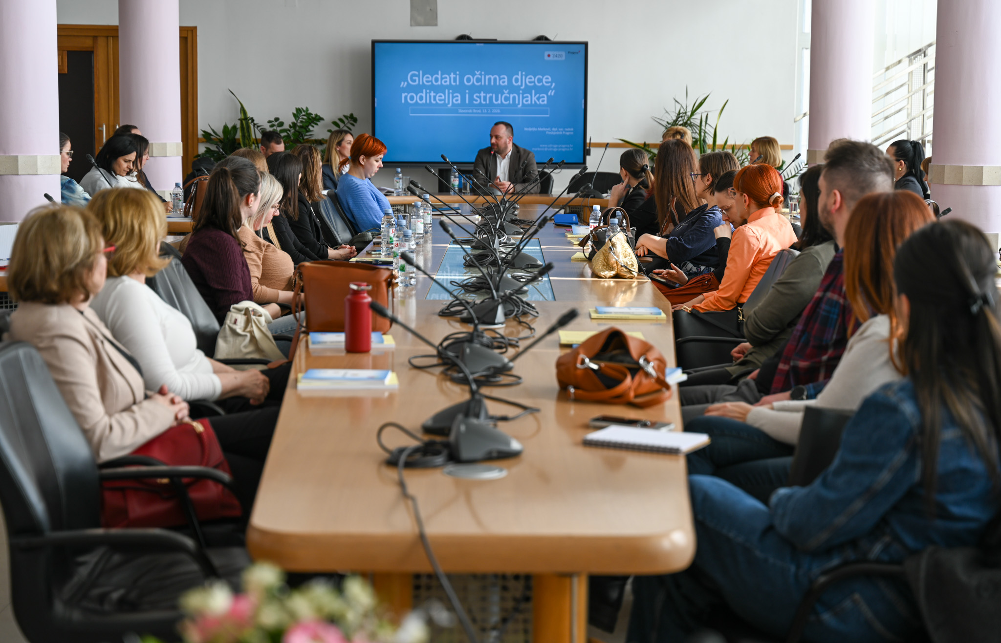 Mentalno zdravlje djece pod sve većim pritiskom: Stručnjaci upozoravaju na nasilje i radikalne sadržaje na internetu